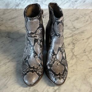 Carlos by Carlos Santana Black and Gray Patterned Ankle Boots